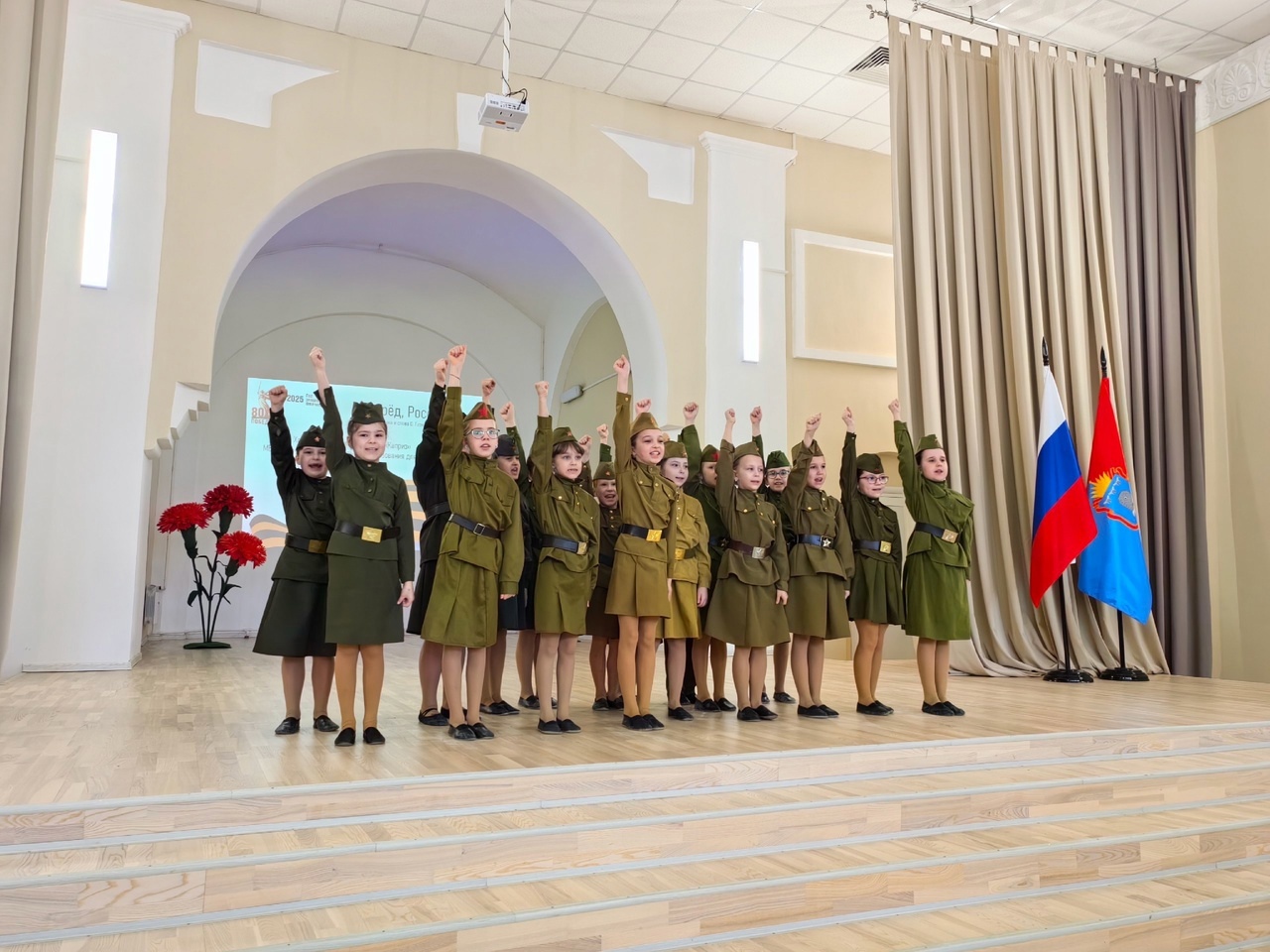 В МБОУ СОШ №1 (с УИОП) прошел муниципальный этап многожанрового фестиваля, посвященного 80-летию Победы в Великой Отечественной Войне 1941-1945 годов  &quot;Потомки помнят славную Победу&quot;.